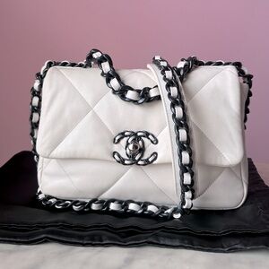 🤍 RARE! Chanel 19 Medium Bag 💙